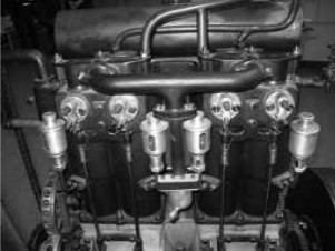 Vista del Daimler NL-1 por el lado de admisión