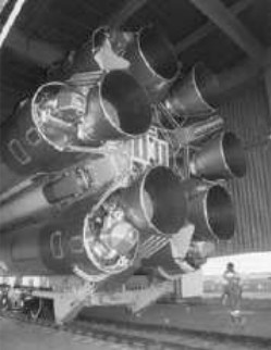Motores RD-275 en clúster de un cohete ruso