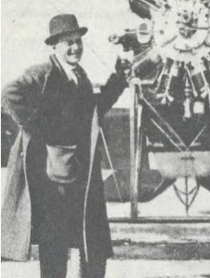 Superintendent Santarini in front of an SS Mexico