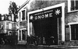 Entrance of the Gnome factory in 1909