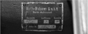 Hirth HM-504-A2, Detalle de la placa