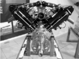 Hispano-Suiza V8 con caños cortos de escape