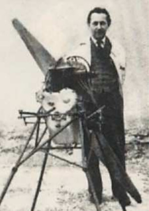 Herrmann Reeb together with his interesting engine