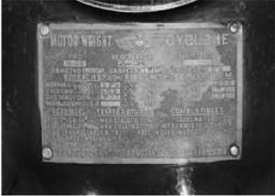 Placa del motor M-25 de Shvetsov que confunde