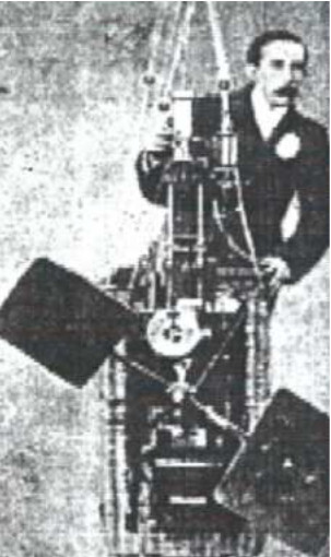 Clasica foto de Santos Dumont en su dirigible