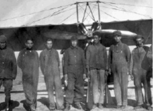 Mechanics and pilots in front of an Aztatl