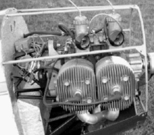 Motor Trabant con los cilindros claramente abatidos a la derecha
