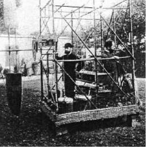 Detail of the nacelle with the Tissandier brothers