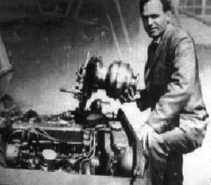 Sam Williams con su motor