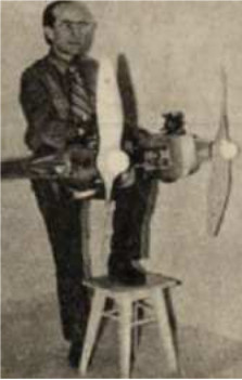 Joseph Borzecki con su motor doble