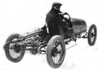 Karl Cermy con su coche cohete