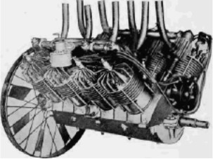 El Curtiss B-8 (V8) con el ventilador y escapes libres