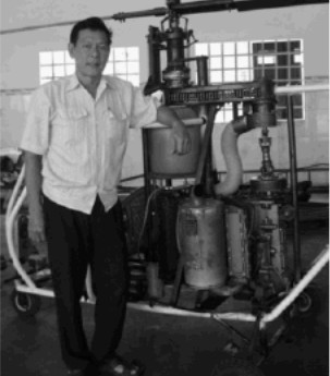 Bui-Hien, Motor vertical en una de sus máquinas